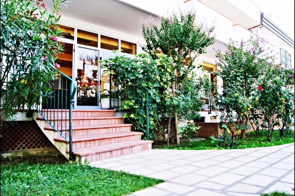 Hotel Blumen سان بنيديتّو ديل ترونتو المظهر الخارجي الصورة