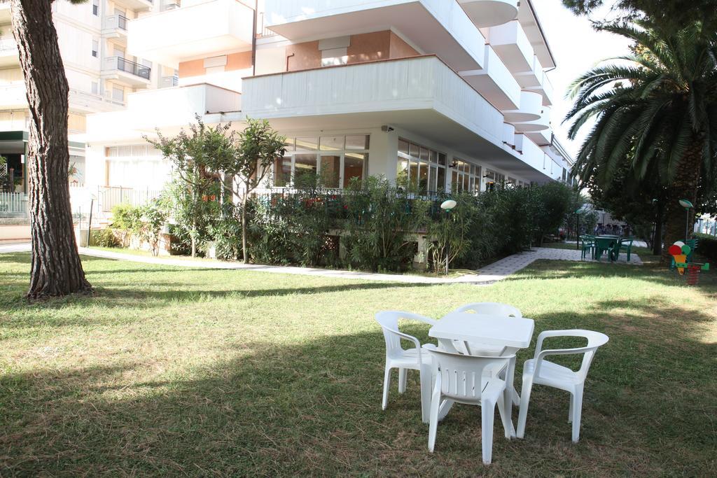 Hotel Blumen سان بنيديتّو ديل ترونتو المظهر الخارجي الصورة